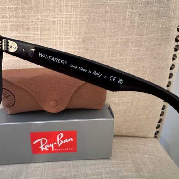 New in Box Ray Ban Wayfarers Wayfarer Sunglasses black - Picture 5 of 6